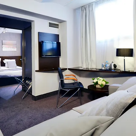 Kyriad Paradis Hotel