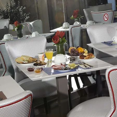 Kyriad Paradis Hotel