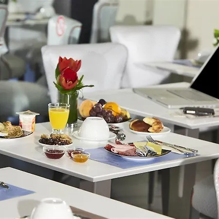 Kyriad Paradis Hotel 3*