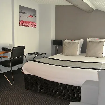Kyriad Paradis Hotel